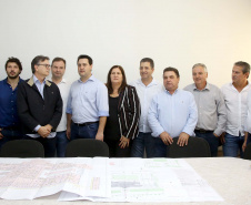 A instalação de uma indústria de alimentos vai gerar 650 empregos diretos em Cambé, na Região Metropolitana de Londrina, Norte do Paraná. O investimento de R$ 170 milhões é do Grupo Muffato e foi anunciado nesta sexta-feira (20) em evento com o governador Carlos Massa Ratinho Junior e o diretor da empresa, Everton Muffato, realizado na prefeitura de Cambé.