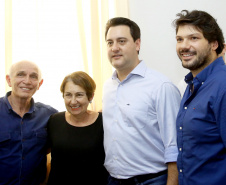 A instalação de uma indústria de alimentos vai gerar 650 empregos diretos em Cambé, na Região Metropolitana de Londrina, Norte do Paraná. O investimento de R$ 170 milhões é do Grupo Muffato e foi anunciado nesta sexta-feira (20) em evento com o governador Carlos Massa Ratinho Junior e o diretor da empresa, Everton Muffato, realizado na prefeitura de Cambé.