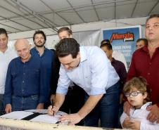 A instalação de uma indústria de alimentos vai gerar 650 empregos diretos em Cambé, na Região Metropolitana de Londrina, Norte do Paraná. O investimento de R$ 170 milhões é do Grupo Muffato e foi anunciado nesta sexta-feira (20) em evento com o governador Carlos Massa Ratinho Junior e o diretor da empresa, Everton Muffato, realizado na prefeitura de Cambé.