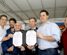 A instalação de uma indústria de alimentos vai gerar 650 empregos diretos em Cambé, na Região Metropolitana de Londrina, Norte do Paraná. O investimento de R$ 170 milhões é do Grupo Muffato e foi anunciado nesta sexta-feira (20) em evento com o governador Carlos Massa Ratinho Junior e o diretor da empresa, Everton Muffato, realizado na prefeitura de Cambé.