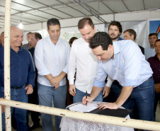 A instalação de uma indústria de alimentos vai gerar 650 empregos diretos em Cambé, na Região Metropolitana de Londrina, Norte do Paraná. O investimento de R$ 170 milhões é do Grupo Muffato e foi anunciado nesta sexta-feira (20) em evento com o governador Carlos Massa Ratinho Junior e o diretor da empresa, Everton Muffato, realizado na prefeitura de Cambé.