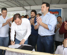 A instalação de uma indústria de alimentos vai gerar 650 empregos diretos em Cambé, na Região Metropolitana de Londrina, Norte do Paraná. O investimento de R$ 170 milhões é do Grupo Muffato e foi anunciado nesta sexta-feira (20) em evento com o governador Carlos Massa Ratinho Junior e o diretor da empresa, Everton Muffato, realizado na prefeitura de Cambé.