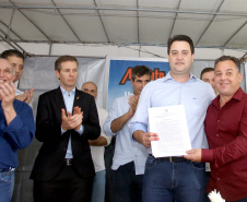 A instalação de uma indústria de alimentos vai gerar 650 empregos diretos em Cambé, na Região Metropolitana de Londrina, Norte do Paraná. O investimento de R$ 170 milhões é do Grupo Muffato e foi anunciado nesta sexta-feira (20) em evento com o governador Carlos Massa Ratinho Junior e o diretor da empresa, Everton Muffato, realizado na prefeitura de Cambé.