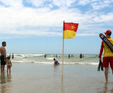 De acordo com o balanço divulgado pelo Corpo de Bombeiros do Paraná, não houve mortes por afogamentos ou afogamentos graves em áreas protegidas por guarda-vidas da instituição entre às 8 horas do dia 20/12 e às 7 horas desta segunda-feira (30/12). 