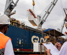  Porto de Paranaguá alcançou na madrugada desta terça-feira (31) a marca de 53.098.566 toneladas de produtos movimentados. O número, que deve aumentar ao longo do dia, já supera o recorde do ano passado, quando foram 53.029.221 toneladas.  Foto: Claudio Nívea/Portos do Paraná