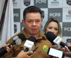 A Polícia Civil do Paraná, em conjunto com a Polícia Militar, prendeu o homem, de 65 anos, suspeito de ter ateado fogo contra a namorada, de 66. O crime aconteceu no dia 31 de dezembro de 2019, em Matinhos, no Litoral. O suspeito foi preso na quarta-feira (1), no bairro Saint Etienee, também em Matinhos.