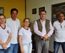 Em mais uma ação de mobilização e conscientização sobre o problema da dengue, o secretário de Estado da Saúde, Beto Preto, esteve no município de Florestópolis, na região Norte do Paraná, nesta sexta-feira (3). Esta é a quarta cidade visitada pelo secretário nas últimas semanas. Ele já passou por Nova Cantu, Quinta do Sol, outras duas localidades em epidemia, além de Matinhos, no Litoral, para alertar a população sobre a doença. Foto:SESA