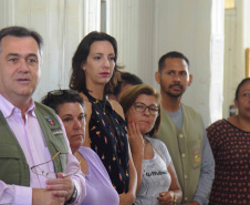 Em mais uma ação de mobilização e conscientização sobre o problema da dengue, o secretário de Estado da Saúde, Beto Preto, esteve no município de Florestópolis, na região Norte do Paraná, nesta sexta-feira (3). Esta é a quarta cidade visitada pelo secretário nas últimas semanas. Ele já passou por Nova Cantu, Quinta do Sol, outras duas localidades em epidemia, além de Matinhos, no Litoral, para alertar a população sobre a doença. Foto:SESA