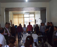 Em mais uma ação de mobilização e conscientização sobre o problema da dengue, o secretário de Estado da Saúde, Beto Preto, esteve no município de Florestópolis, na região Norte do Paraná, nesta sexta-feira (3). Esta é a quarta cidade visitada pelo secretário nas últimas semanas. Ele já passou por Nova Cantu, Quinta do Sol, outras duas localidades em epidemia, além de Matinhos, no Litoral, para alertar a população sobre a doença. Foto:SESA