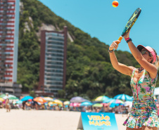 O esporte chegou na operação Verão Maior para agitar e esquentar ainda mais o clima nas areias do Litoral paranaense. Muitas atividades esportivas, recreativas e de entretenimento são ofertadas aos turistas, veranistas e a comunidade local a partir de quarta-feira (08). As atividades são coordenadas pela Superintendência Estadual do Esporte.Foto: Thiago Chas/Esporte Paraná