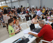 Mais 10 municípios serão beneficiados no primeiro semestre de 2020 com a feira de serviços Paraná Cidadão, que leva defesa de direitos e inclusão social aos paranaenses. O programa é itinerante e oferta à população, em um mesmo local, mais de 30 serviços gratuitos, como emissão da carteira de identidade e CPF, intermediação de vagas de emprego, cadastramento para as tarifas sociais de água e luz e orientação nas áreas da saúde, direitos humanos e habitação. Foto:SEJUF