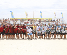 O tradicional Futebol das Estrelas do Litoral paranaense homenageou o ex-goleiro Gerson Dall’Stella neste sábado (11). O atleta campeão brasileiro pelo Coritiba em 1985 faleceu aos 58 anos, vítima de um infarto, horas antes da partida que contaria com sua presença. O Athletiba terminou 5 a 5. Antes do jogo foi respeitado um minuto de silêncio. Foto: Gilson Abreu/AEN