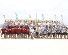 O tradicional Futebol das Estrelas do Litoral paranaense homenageou o ex-goleiro Gerson Dall’Stella neste sábado (11). O atleta campeão brasileiro pelo Coritiba em 1985 faleceu aos 58 anos, vítima de um infarto, horas antes da partida que contaria com sua presença. O Athletiba terminou 5 a 5. Antes do jogo foi respeitado um minuto de silêncio. Foto: Gilson Abreu/AEN