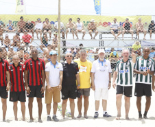 O tradicional Futebol das Estrelas do Litoral paranaense homenageou o ex-goleiro Gerson Dall’Stella neste sábado (11). O atleta campeão brasileiro pelo Coritiba em 1985 faleceu aos 58 anos, vítima de um infarto, horas antes da partida que contaria com sua presença. O Athletiba terminou 5 a 5. Antes do jogo foi respeitado um minuto de silêncio. Foto: Gilson Abreu/AEN