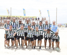 O tradicional Futebol das Estrelas do Litoral paranaense homenageou o ex-goleiro Gerson Dall’Stella neste sábado (11). O atleta campeão brasileiro pelo Coritiba em 1985 faleceu aos 58 anos, vítima de um infarto, horas antes da partida que contaria com sua presença. O Athletiba terminou 5 a 5. Antes do jogo foi respeitado um minuto de silêncio. Foto: Gilson Abreu/AEN