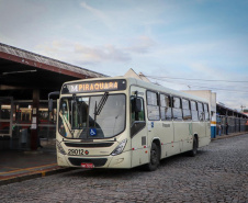 Criar novas possibilidades de conexões para o transporte coletivo é uma maneira de tornar o sistema mais atrativo e combater a queda no número de usuários que os ônibus vêm enfrentando nos últimos anos. Por isso, a partir desta segunda-feira (13), a Coordenação da Região Metropolitana de Curitiba (Comec) realiza duas importantes ações envolvendo linhas que atendem o município de São José dos Pinhais.Foto: COMEC