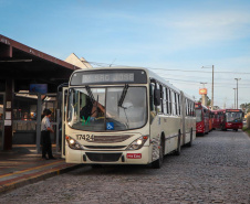 Criar novas possibilidades de conexões para o transporte coletivo é uma maneira de tornar o sistema mais atrativo e combater a queda no número de usuários que os ônibus vêm enfrentando nos últimos anos. Por isso, a partir desta segunda-feira (13), a Coordenação da Região Metropolitana de Curitiba (Comec) realiza duas importantes ações envolvendo linhas que atendem o município de São José dos Pinhais.Foto: COMEC
