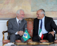 O vice-governador, Darci Piana recebeu a visita do Embaixador Extraordinário e Plenipotenciário da República Italiana no Brasil, Antonio Bernardini. Curitiba, 12-11-19.Foto: Arnaldo Alves / AEN.