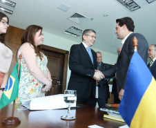 O governador Carlos Massa Ratinho Junior recebe o embaixador da Ucrânia no Brasil, Rostyslav Tronenko. Curitiba, 28/01/2019 - Foto: Rodrigo Felix Leal/ AEN