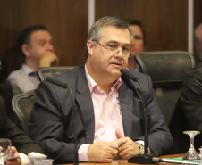 O vice-governador Darci Piana, coordenou a 1a reunião do secretariádo de 2020. N/F: secretário de Saúde Beto Preto apresenta dados sobre a dengue.
Curitiba, 14-01-20.
Foto: Arnaldo Alves / AEN