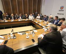O vice-governador Darci Piana, coordenou a 1a reunião do secretariádo de 2020. N/F: secretário de Comunicação e Cultura Hudson José, faz um balanço da Comunicção no Verão Maior.
Curitiba, 14-01-20.
Foto: Arnaldo Alves / AEN