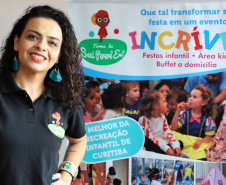 O Banco da Mulher Paranaense, programa gerenciado pela Fomento Paraná, completou três meses em dezembro colecionando bons indicadores.Na foto,  Amanda Carla dos Santos da Costa de Sousa, proprietária de uma casa de recreação infantil e organização de eventos. Foto: José Fernando Ogura/AEN