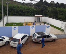 Sanepar implanta serviço de esgoto na Vila Janaína, em Curitiba. Foto: Sanepar