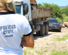 
Polícia flagra homem despejando lixo em área de preservação
. Foto: PCPR
