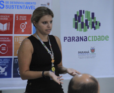 Dirigentes e técnicos do Serviço Social Autônomo (Paranacidade) apresentaram nesta quinta-feira (16) a integrantes da Comissão de Voluntárias em Prol de Cidades Mais Inclusivas para as Mulheres, do Conselho de Urbanismo e Arquitetura do Paraná, Programas de Ação a Secretaria do Desenvolvimento Urbano e de Obras Públicas e do Paranacidade, com vistas à promoção do desenvolvimento urbano no Estado.