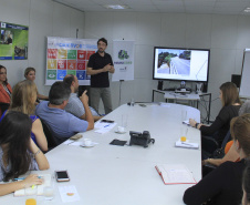 Dirigentes e técnicos do Serviço Social Autônomo (Paranacidade) apresentaram nesta quinta-feira (16) a integrantes da Comissão de Voluntárias em Prol de Cidades Mais Inclusivas para as Mulheres, do Conselho de Urbanismo e Arquitetura do Paraná, Programas de Ação a Secretaria do Desenvolvimento Urbano e de Obras Públicas e do Paranacidade, com vistas à promoção do desenvolvimento urbano no Estado.