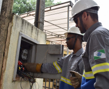 Equipes de combate a ligações irregulares e fraudes no sistema de medição de energia da Copel detectaram ao longo do ano passado, em todo o Paraná, 10.849 procedimentos irregulares realizados por consumidores – o equivalente a 43 casos confirmados por dia. Foto: Copel