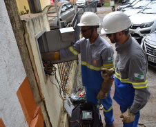 Equipes de combate a ligações irregulares e fraudes no sistema de medição de energia da Copel detectaram ao longo do ano passado, em todo o Paraná, 10.849 procedimentos irregulares realizados por consumidores – o equivalente a 43 casos confirmados por dia. Foto: Copel