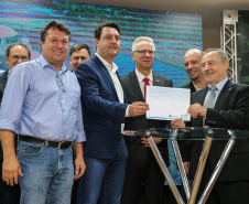 O Governador Carlos Massa Ratinho Junior lança nesta sexta-feira (17/01) o  projeto de transformação de subprodutos da agropecuária e da agroindústria em energias renováveis, no Biopark em Toledo. Serão implantadas uma usina de biometano (combustível veicular) e duas de geração de energia elétrica, a partir de dejetos suínos. Toledo, 17/01/2020 -  Foto: Geraldo Bubniak/AEN