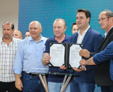 A Companhia de Saneamento do Paraná (Sanepar) vai investir R$ 152 milhões nos sistemas de água e de esgoto sanitário de Toledo, na Região Oeste. O valor será aplicado nos próximos cinco anos, conforme anúncio feito pelo governador Carlos Massa Ratinho Junior nesta sexta-feira (17), que cumpriu agenda no município. Toledo, 17/01/2020 -  Foto: Geraldo Bubniak/AEN
