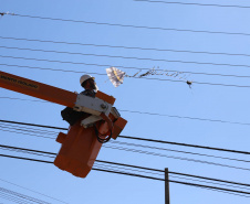 Copel alerta para os perigos de pipas perto da rede elétrica.