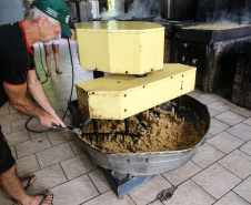 Produção de açucar mascavo e de melado de açúcar mascavo de cana-de-açúcar produzido pelo produtor Rafael Morgenstern em Capanema, no sudoeste do Paraná.  Capanema - 16/01/2020 - Foto: Geraldo Bubniak/AEN