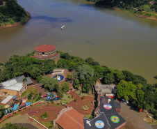 A Secretaria da Segurança Pública determinou às polícias Militar e Civil o bloqueio das entradas no Paraná, nas faixas de fronteira, em especial na região Oeste do Estado, seja por terra (rodovias e matas) ou rios. A medida é para inibir a entrada de foragidos de um presídio da cidade paraguaia de Pedro Juan Caballero.Foto: José Fernando Ogura/AEN