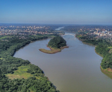 A Secretaria da Segurança Pública determinou às polícias Militar e Civil o bloqueio das entradas no Paraná, nas faixas de fronteira, em especial na região Oeste do Estado, seja por terra (rodovias e matas) ou rios. A medida é para inibir a entrada de foragidos de um presídio da cidade paraguaia de Pedro Juan Caballero.- Foto: José Fernando Ogura/AEN