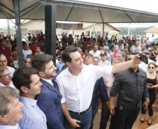 O governador Carlos Massa Ratinho Junior entrega 200 casas a famílias de Jaguariaíva.  Foto: Gilson Abreu/AEN