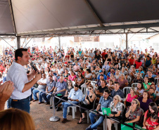 O governador Carlos Massa Ratinho Junior entrega  200 casas a famílias de Jaguariaíva. 