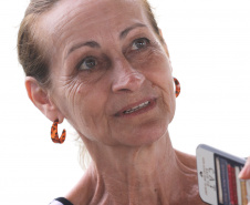 Ilha do Mel - Ângela Maria Castilho, turista.Paranaguá, 10-01-20.Foto: Arnaldo Alves / AEN.