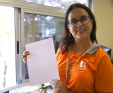 Pensando na importância de dar autonomia a essas pessoas e atender outras que talvez nem pedissem a conta de luz em seu nome pela dificuldade de acesso às informações, a Copel lançou a fatura em Braille, que teve suas primeiras entregas há exatos 12 anos, em janeiro de 2008.
Foto: Copel