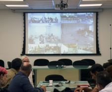 A Defesa Civil realizou nesta quarta-feira (22) videoconferência sobre a instalação de gabinetes de crise e decretação de situação de emergência para representantes de municípios de todas as regiões do Paraná. Foi na sede da Secretaria da Saúde do Paraná, como parte das ações do Comitê Intersetorial de Controle da Dengue.Foto:SESA