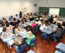 Mais de 2 mil diretores das escolas estaduais do Paraná se reúnem em Curitiba até o dia 31. É que ocorre na Capital, desde terça-feira (21), o Seminário Foco na Aprendizagem 2020, evento da Secretaria de Estado da Educação e do Esporte que busca promover o diálogo, formações e planejamento pedagógico aos gestores das instituições estaduais de ensino. Foto: Ari Dias/AEN
