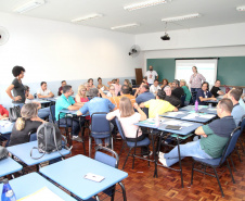 Mais de 2 mil diretores das escolas estaduais do Paraná se reúnem em Curitiba até o dia 31. É que ocorre na Capital, desde terça-feira (21), o Seminário Foco na Aprendizagem 2020, evento da Secretaria de Estado da Educação e do Esporte que busca promover o diálogo, formações e planejamento pedagógico aos gestores das instituições estaduais de ensino. Foto: Ari Dias/AEN