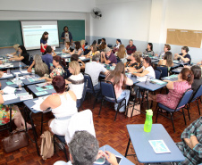 Mais de 2 mil diretores das escolas estaduais do Paraná se reúnem em Curitiba até o dia 31. É que ocorre na Capital, desde terça-feira (21), o Seminário Foco na Aprendizagem 2020, evento da Secretaria de Estado da Educação e do Esporte que busca promover o diálogo, formações e planejamento pedagógico aos gestores das instituições estaduais de ensino. Foto: Ari Dias/AEN