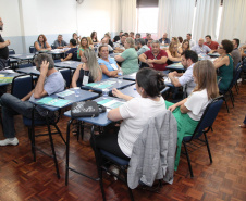 Mais de 2 mil diretores das escolas estaduais do Paraná se reúnem em Curitiba até o dia 31. É que ocorre na Capital, desde terça-feira (21), o Seminário Foco na Aprendizagem 2020, evento da Secretaria de Estado da Educação e do Esporte que busca promover o diálogo, formações e planejamento pedagógico aos gestores das instituições estaduais de ensino. Foto: Ari Dias/AEN