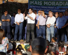 Quarenta e duas famílias carentes de Novo Itacolomi receberam nesta sexta-feira (24) casas populares construídas pelo Governo do Estado. O Residencial João Rossatto foi inaugurado pelo governador Carlos Massa Ratinho Junior e recebeu R$ 2,4 milhões de investimentos por meio do programa Nossa Gente.
foto Gilson Abreu/Aen