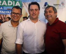Quarenta e duas famílias carentes de Novo Itacolomi receberam nesta sexta-feira (24) casas populares construídas pelo Governo do Estado. O Residencial João Rossatto foi inaugurado pelo governador Carlos Massa Ratinho Junior e recebeu R$ 2,4 milhões de investimentos por meio do programa Nossa Gente.
foto Gilson Abreu/Aen
