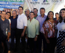 Quarenta e duas famílias carentes de Novo Itacolomi receberam nesta sexta-feira (24) casas populares construídas pelo Governo do Estado. O Residencial João Rossatto foi inaugurado pelo governador Carlos Massa Ratinho Junior e recebeu R$ 2,4 milhões de investimentos por meio do programa Nossa Gente.
foto Gilson Abreu/Aen